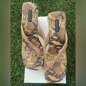 M.O.D Brown/Tan Snake Skin Wooden Abstract Heels Sz(8)